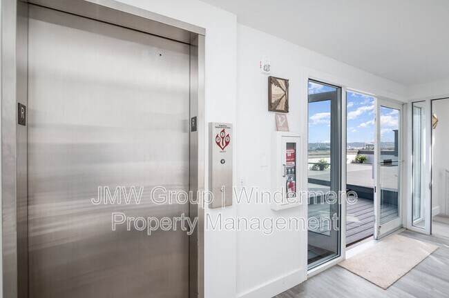 Foto del edificio - 1709 Harbor Ave SW