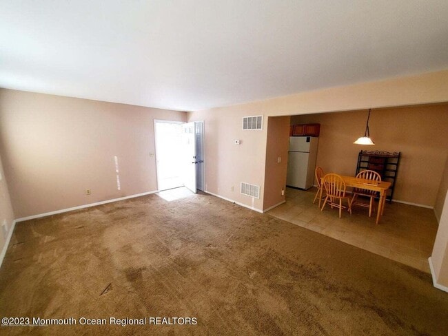 Building Photo - 601 Mistletoe Ave