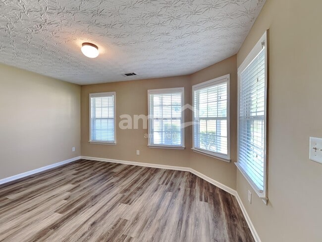 Building Photo - 2622 Lance Ridge Way NE