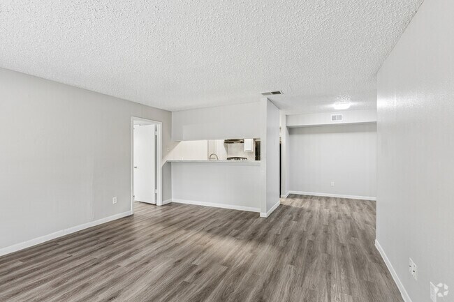 Apartamento de 2 habitaciones y 2 baños - 1040 pies cuadrados - Sala de estar - Langham Creek Apartments
