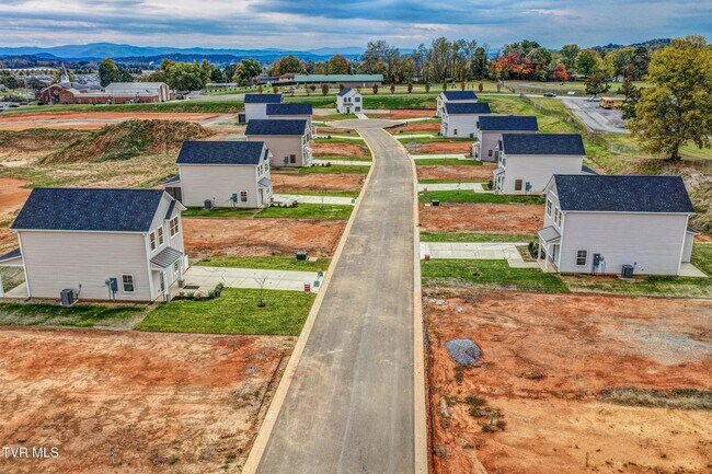Foto del edificio - Brand New 3 bed 2 bath across from Northeast State Community College & TRI Cities Airport!