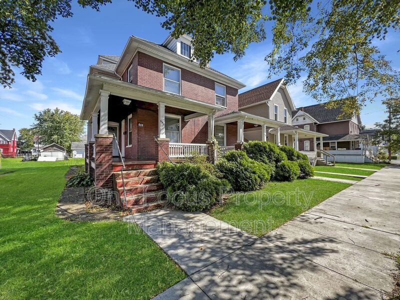 Primary Photo - 638 6th Ave
