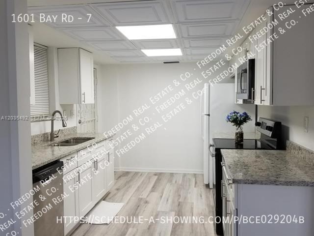 Building Photo - 1601 Bay Rd