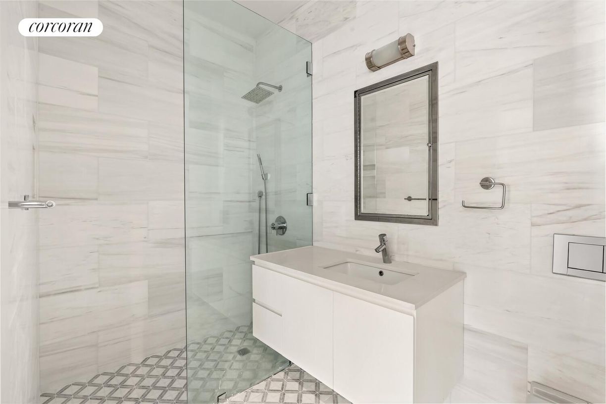 Foto del edificio - 350 E 82nd St