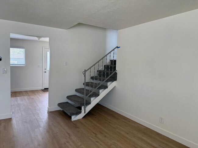 Foto del edificio - 81 W 300 N