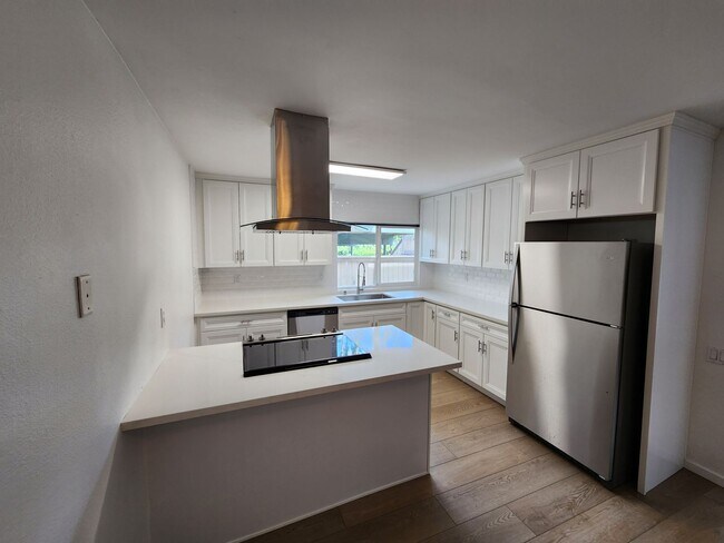Foto del edificio - 3 Bedroom Completely Remodeled Condo in Mi...