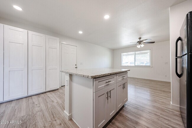 Building Photo - 7014 N 77th Ave