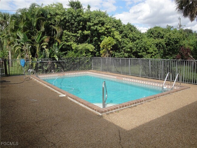 Building Photo - 620 Robert Ave