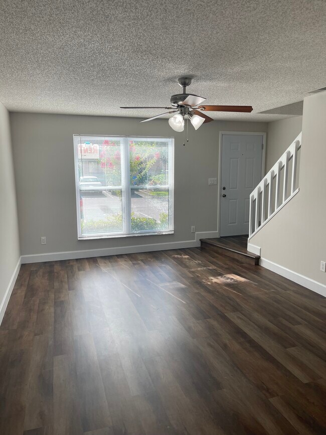 Living Room - 610 Casa Park Court O