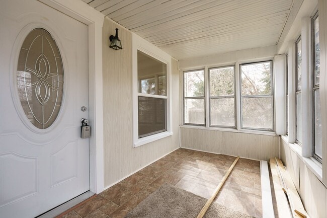 Building Photo - Two Bed One Bath Home in Battle Creek!