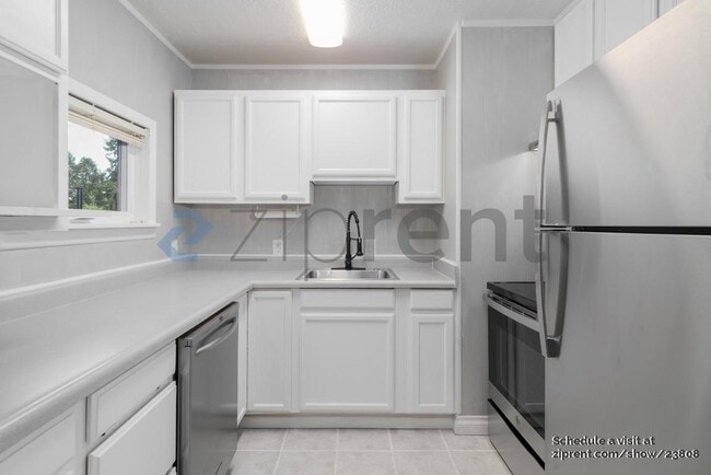 Building Photo - 12917 NE Holladay St