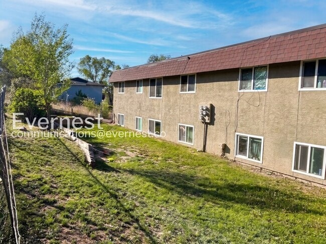 Building Photo - 1075 Magnolia St