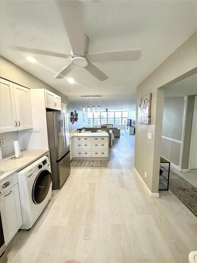 Foto del edificio - 3051 NE 48th St