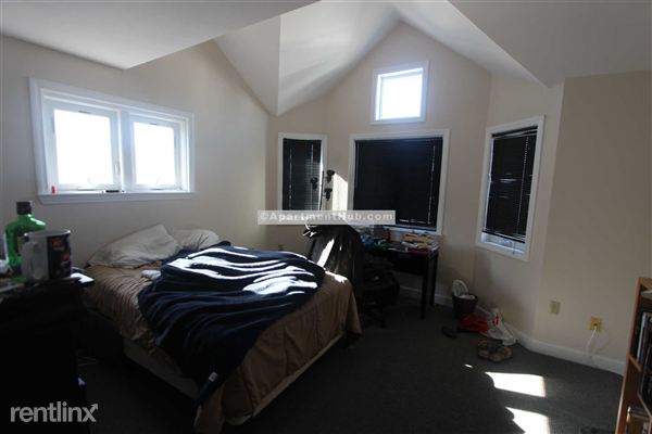 Foto del edificio - 9 Rollins Ct