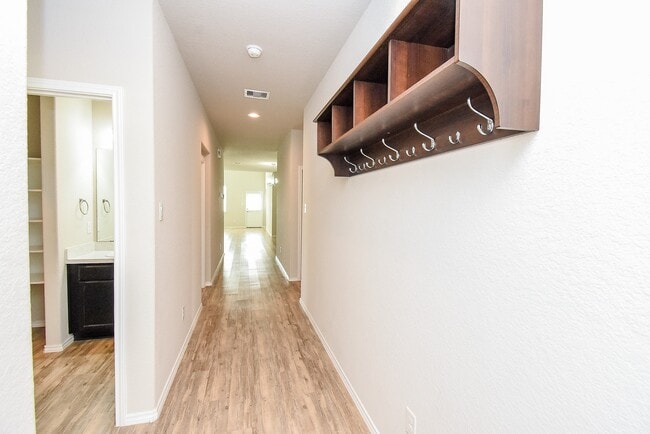 Foto del edificio - 5530 Redwood Summit Ln