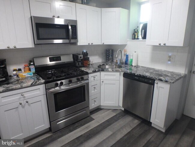 Foto del edificio - 2428 S Fairhill St