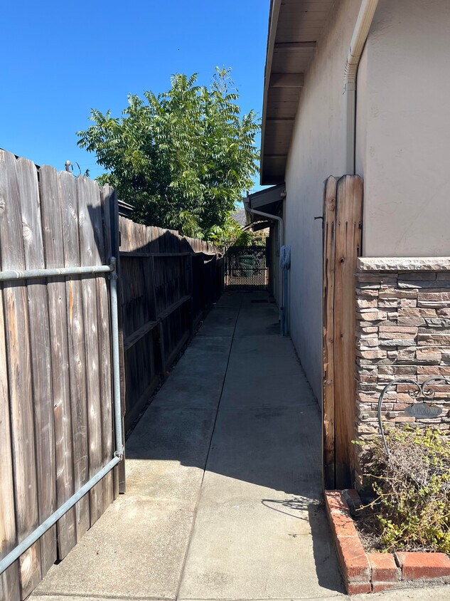 Foto principal - 1032 Greta St