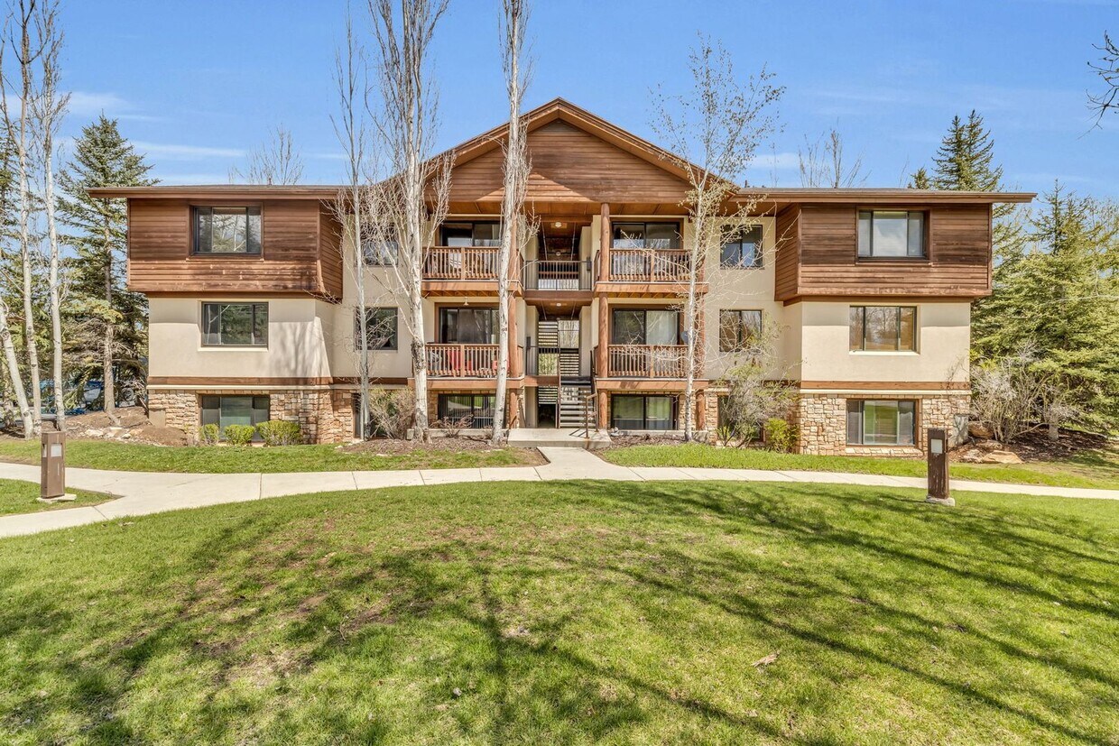 Primary Photo - Pinecreek Condo -*$1000 off 1st Month's Re...