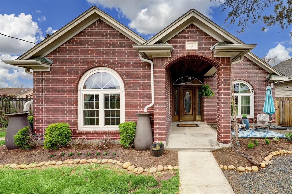 Foto principal - 239 Cody St
