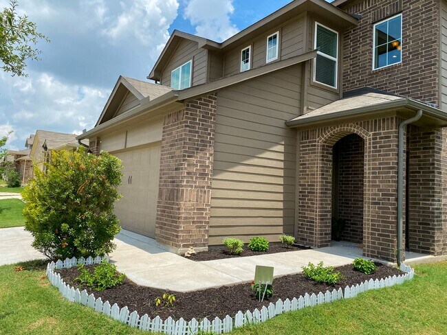Building Photo - Wonderful 2 story, 3 bedroom home in South...