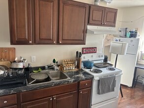 Building Photo - 1124 Main St W