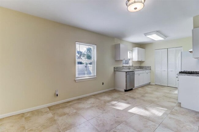Building Photo - Adorable Amelia Island Beach Cottage – 2BR...