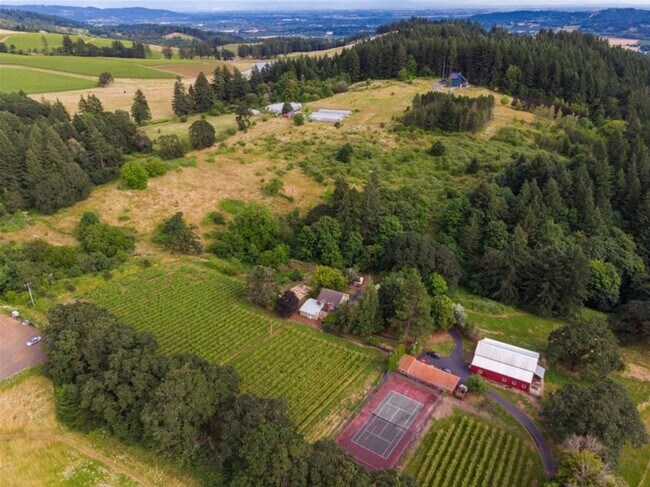 Building Photo - Beautifully Renovated 5 Bedroom Farmhouse outside of Newberg