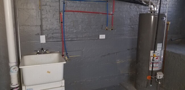 Building Photo - Brooklyn Centre - 3 Bedrooms - Single Fami...