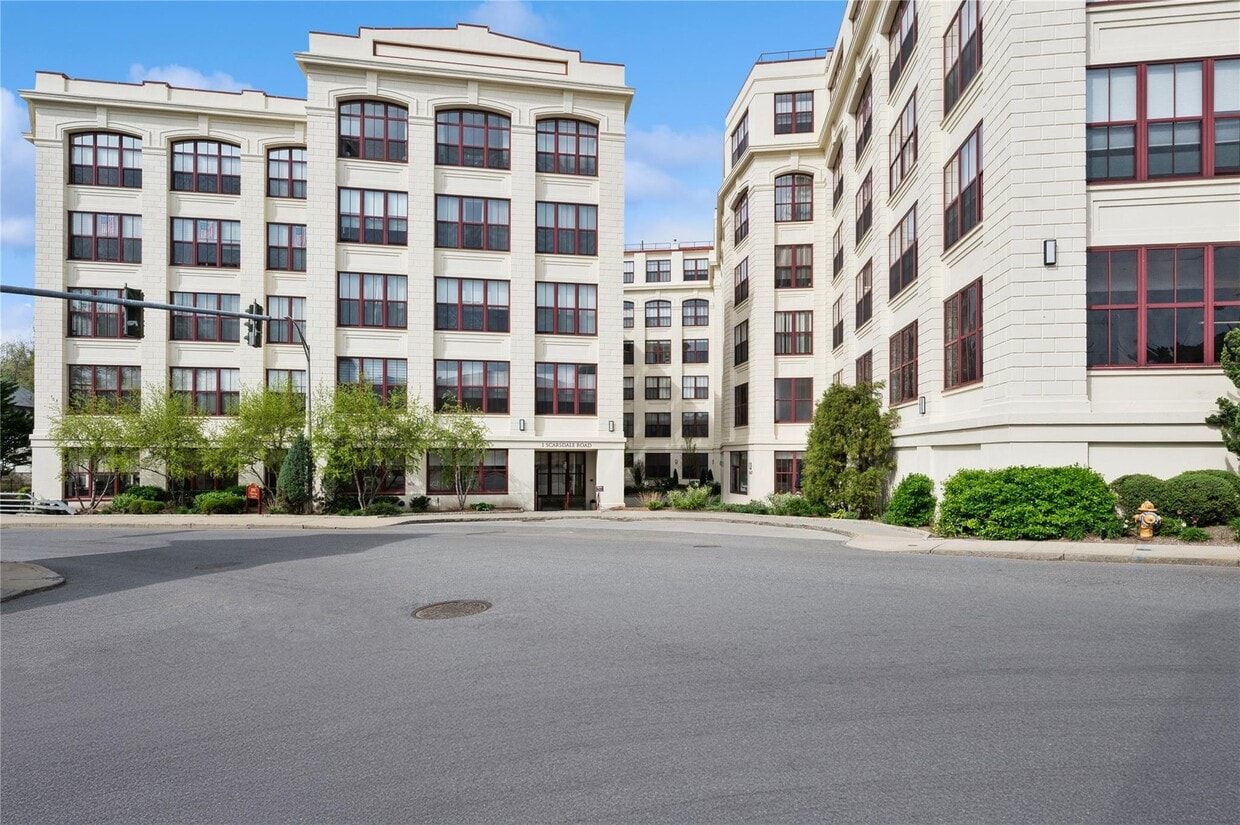 Foto principal - 1 Scarsdale Rd