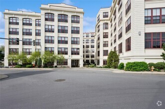 Building Photo - 1 Scarsdale Rd