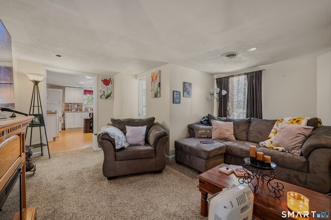 Building Photo - 349 Naubuc Ave