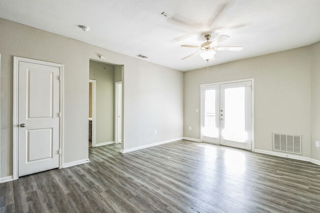 Building Photo - Villas at Colt Run Apartments