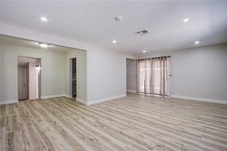 Building Photo - 1046 E Hassett Ave