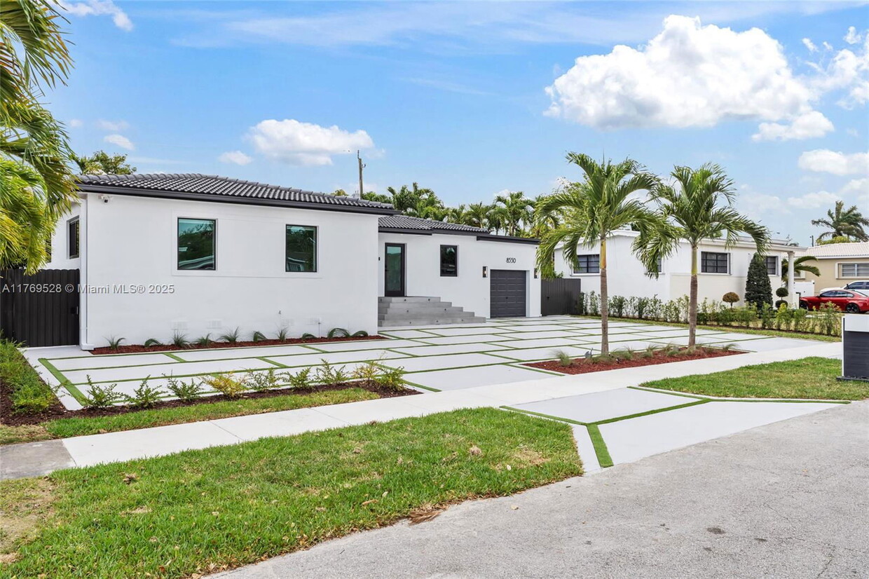 Primary Photo - 8550 SW 28th St