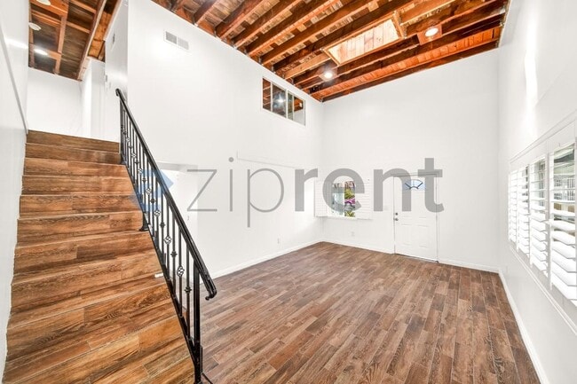 Foto del edificio - 12246 Birch Ave