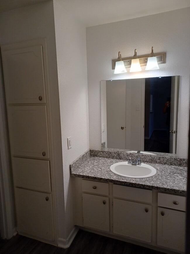 Building Photo - 74 Lyerly Place Apartments