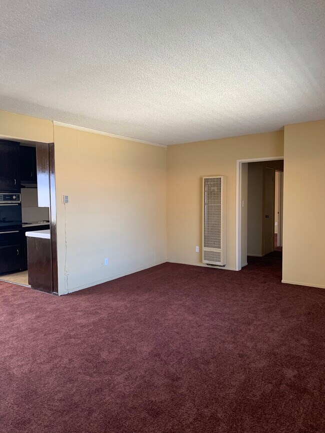 Living Room - 4828 August St