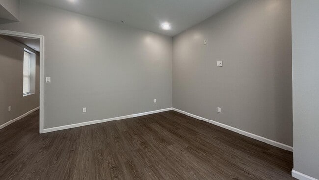 Building Photo - 275 S 56th St