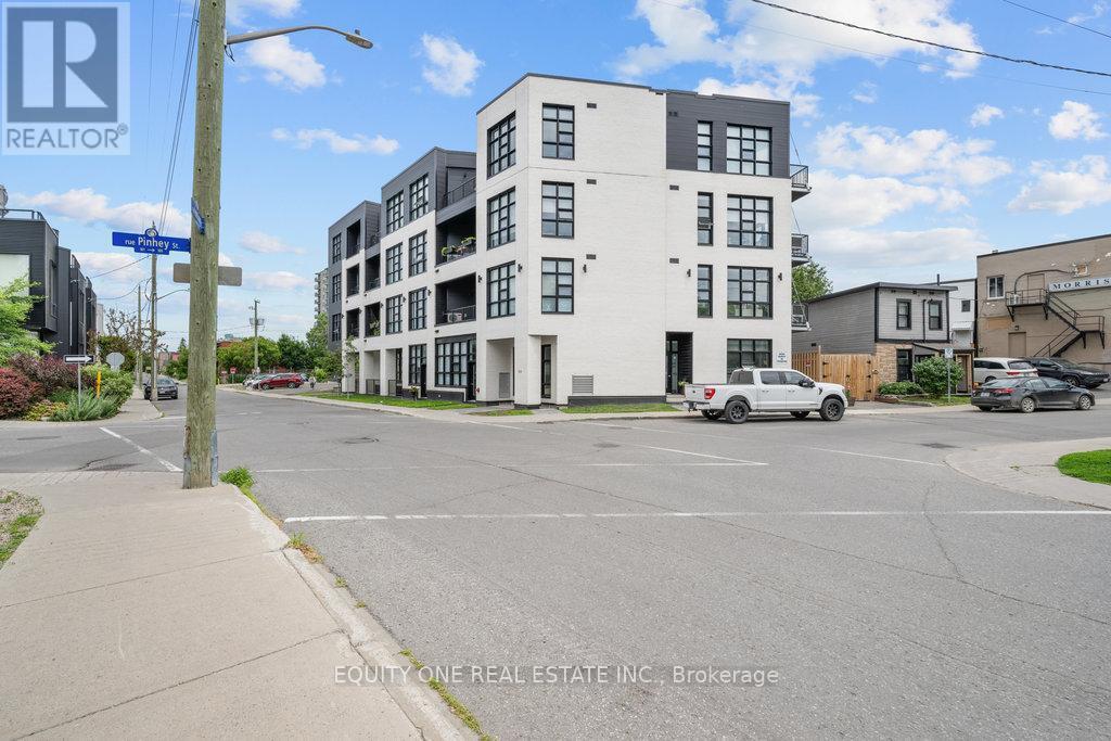 Primary Photo - 101-101 Pinhey St