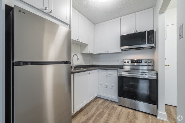 Interior Photo - 1971 ST. LAURENT BLVD
