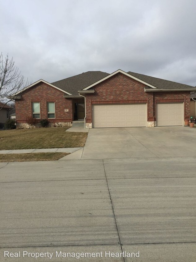 Primary Photo - 440 Coronado Cir