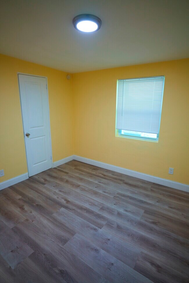 Foto del edificio - 1666 N Myrtle Ave