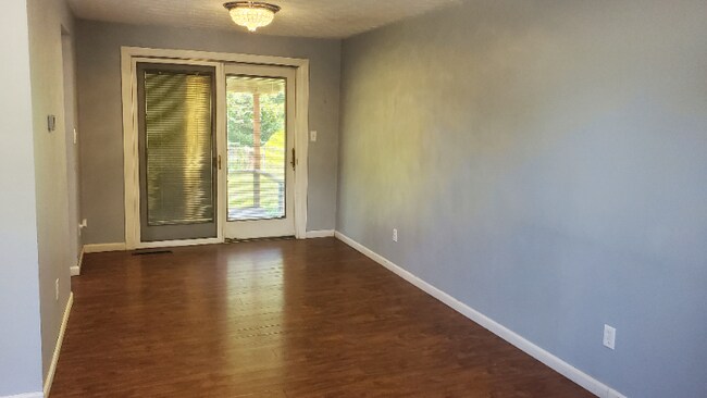 Building Photo - 3327 Beachworth Dr
