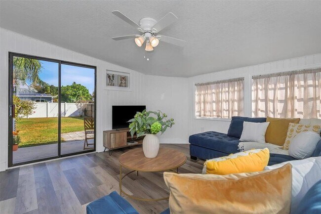 Foto del edificio - 676 Orangewood Dr