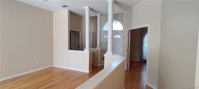 Building Photo - 823 N Cherry Pop Dr
