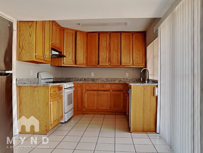 Foto del edificio - 1305 Armstrong Dr