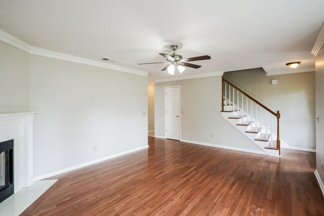 Foto del edificio - 300 Stafford Ct