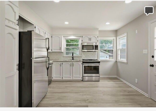 Building Photo - 3605 S Norwood Ave