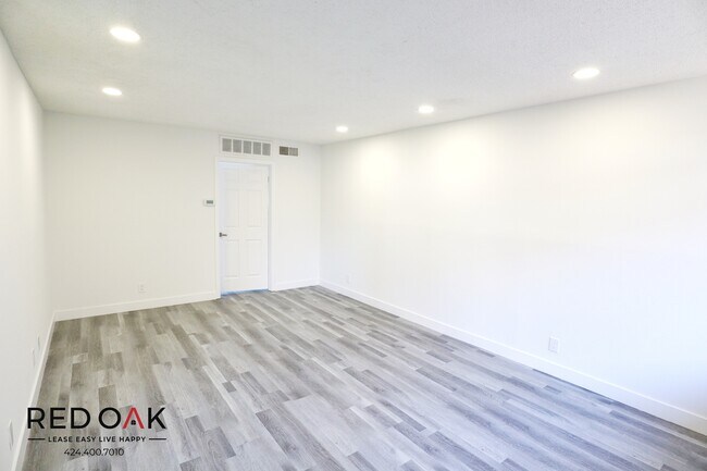 Foto del edificio - 14632 W Magnolia Blvd