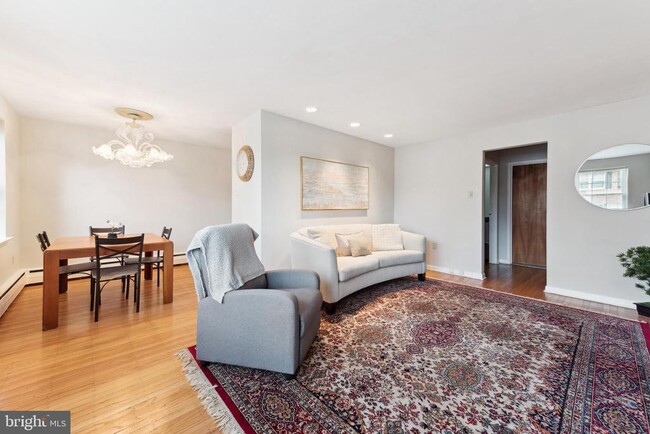 Foto del edificio - 1334 Montgomery Ave